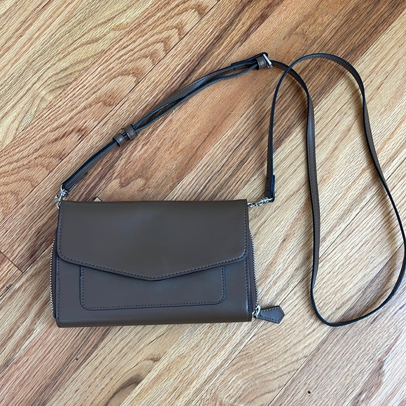 Vera Bradley Handbags - Vera Bradley Leather crossbody